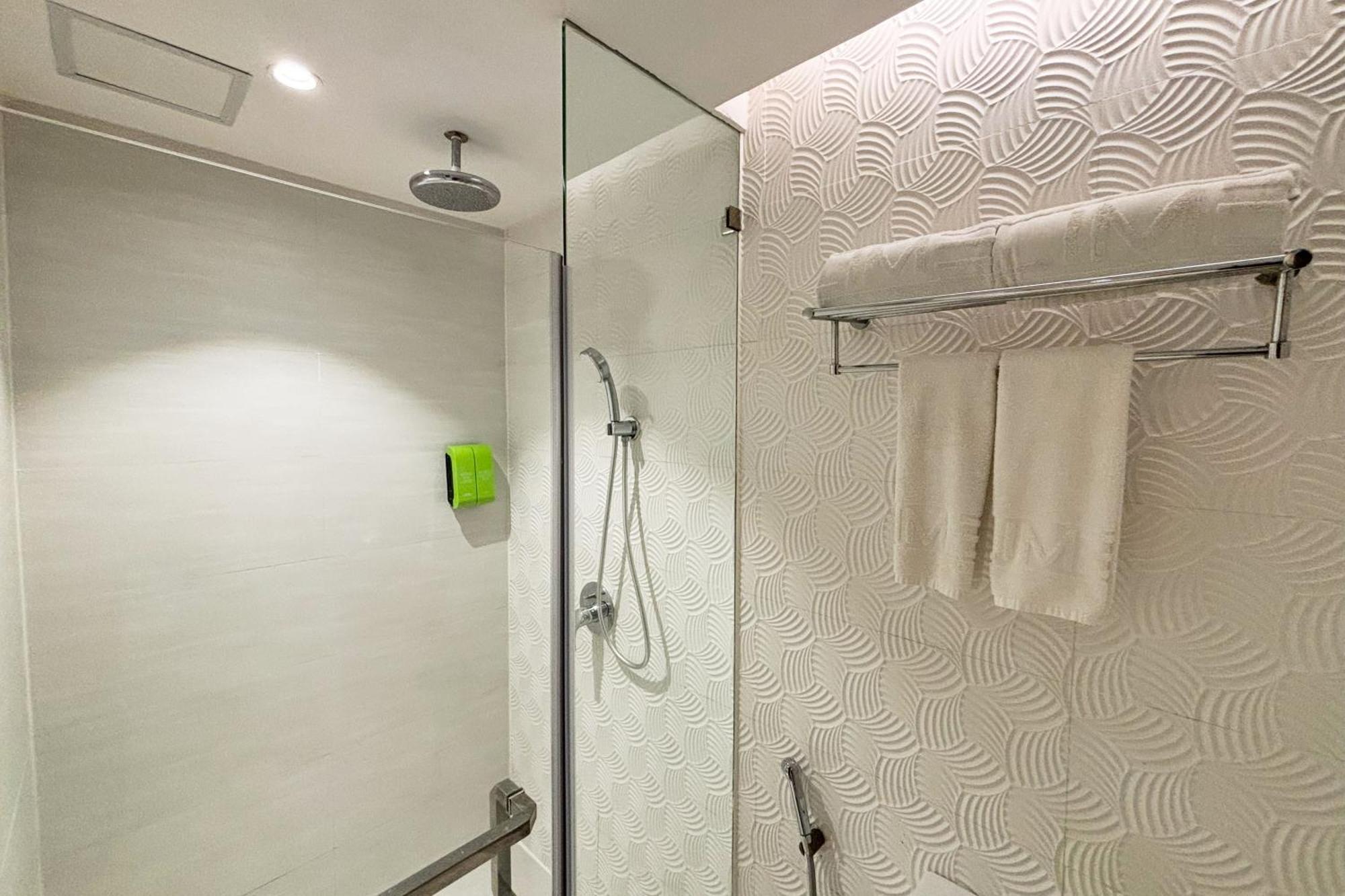 Lime Resort Manila Pasay Exteriör bild